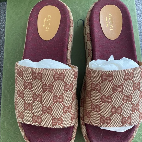 Gucci platform slides: Brand new, never worn, in original box & packaging